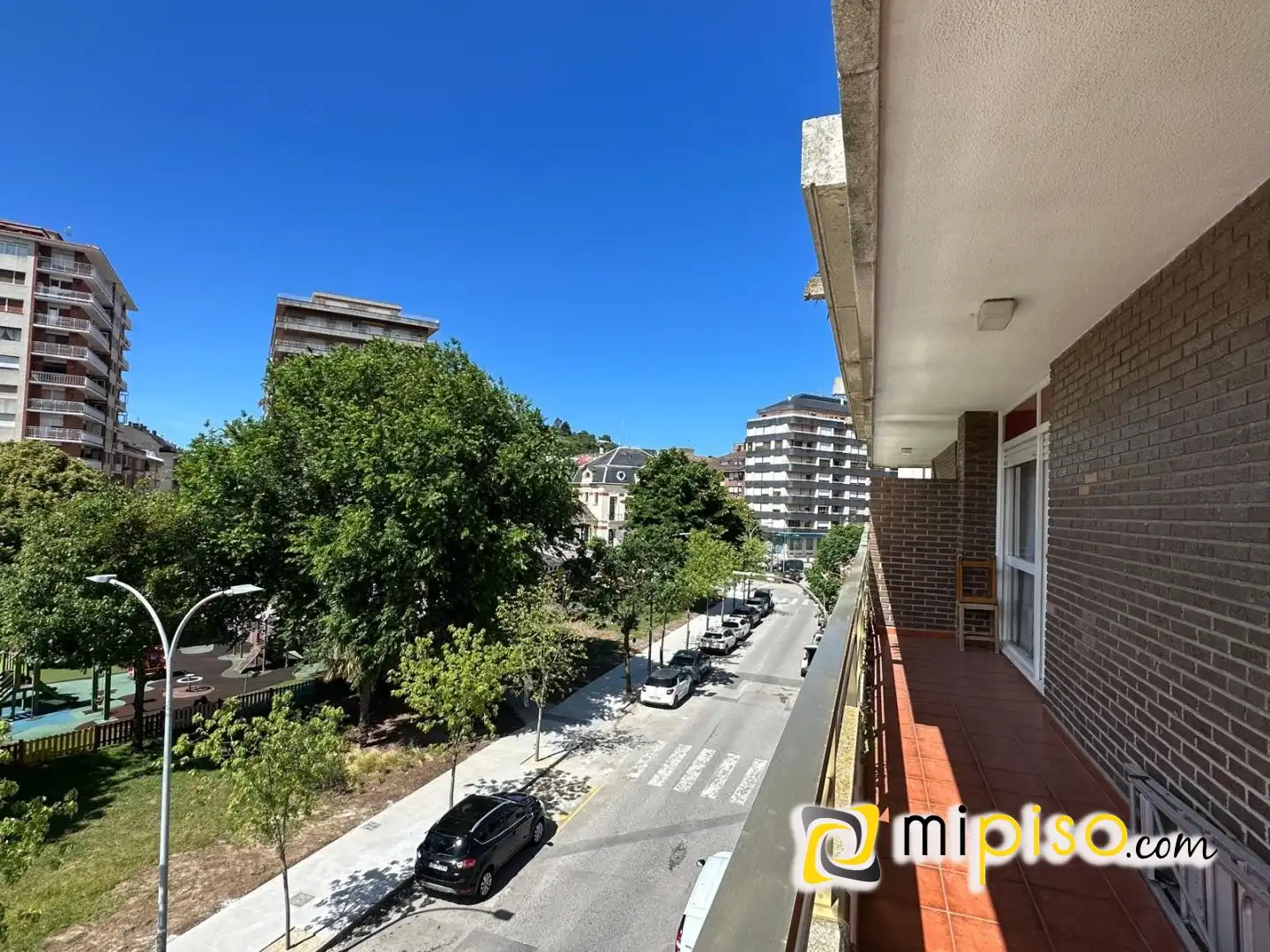 Vista exterior de Pis de lloguer en Laredo amb Calefacció, Terrassa i Moblat