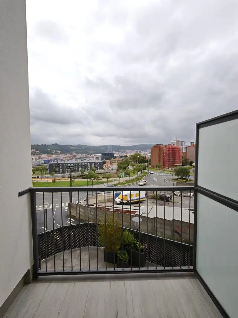 Vista exterior de Pis de lloguer en Bilbao  amb Calefacció i Terrassa