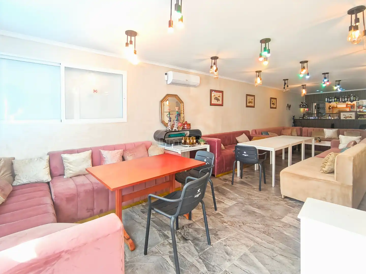 Se vende local y fondo de comercio, barrestaurante totalmente renovado en Empuriabrava.Tiene una superficie de 135 m, con comedor,, imatge 3
