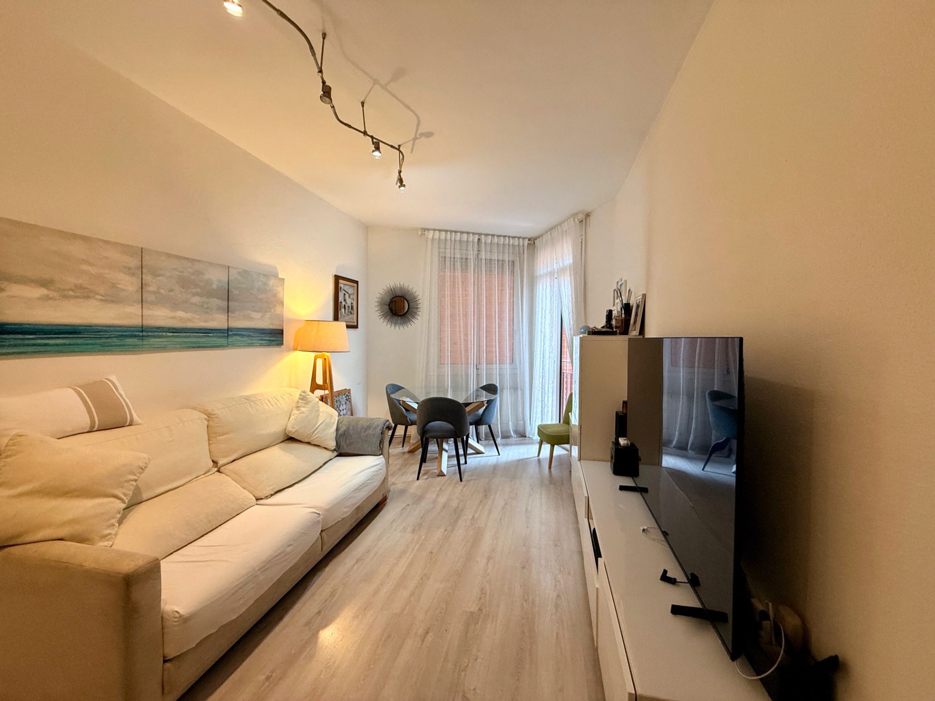 Living room of Flat for sale in  Barcelona Capital  with Heating and Parquet flooring