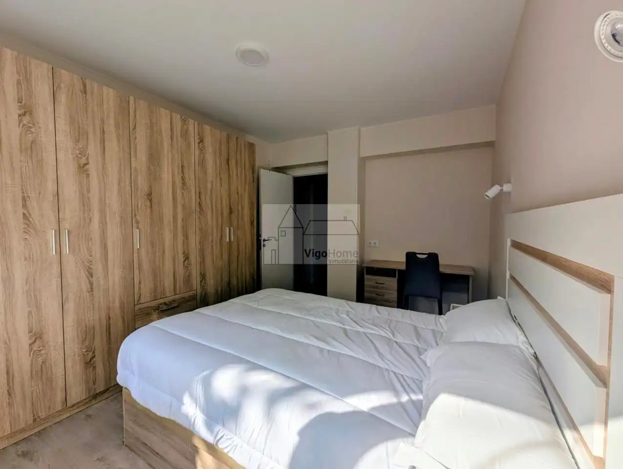 Habitación de Piso de alquiler en Vigo  con Calefacción, Terraza y Amueblado