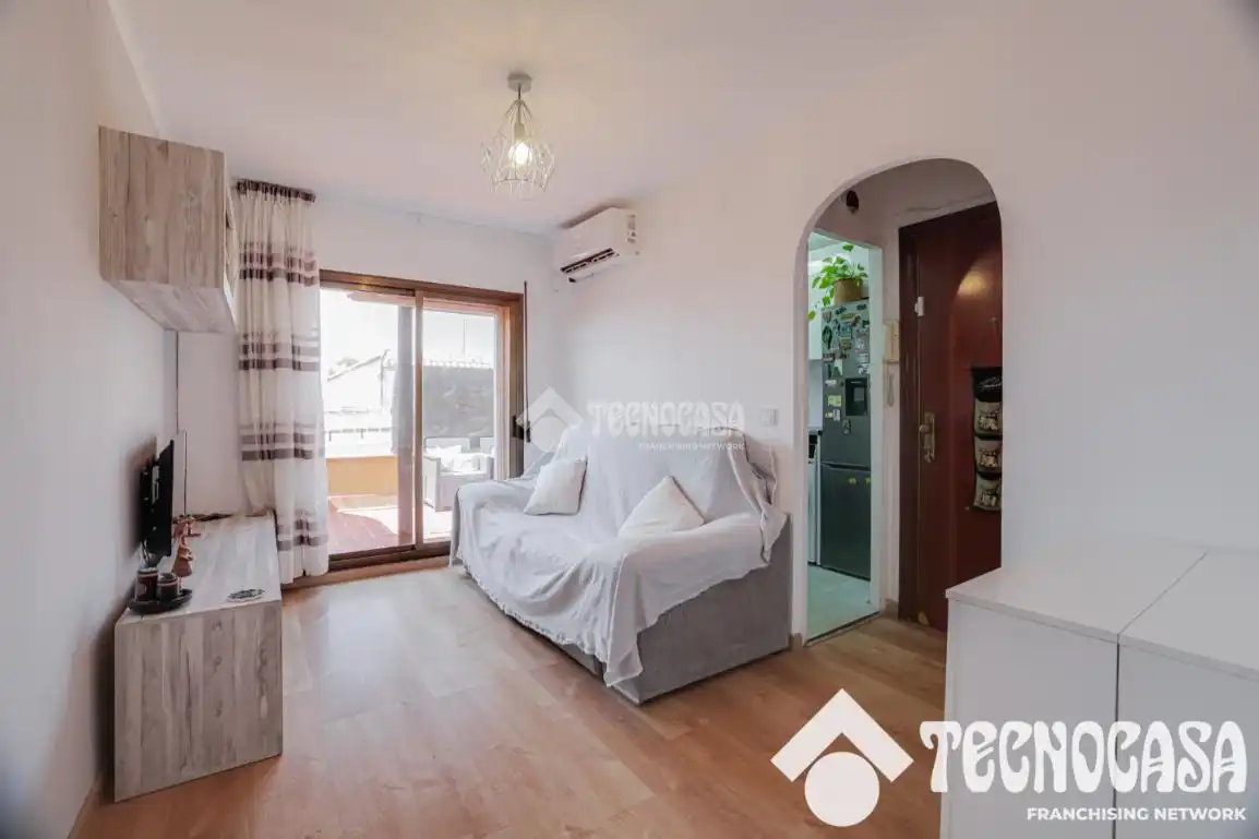 Sala de estar de Piso en venta en Santa Coloma de Gramenet con Aire acondicionado, Parquet y Terraza