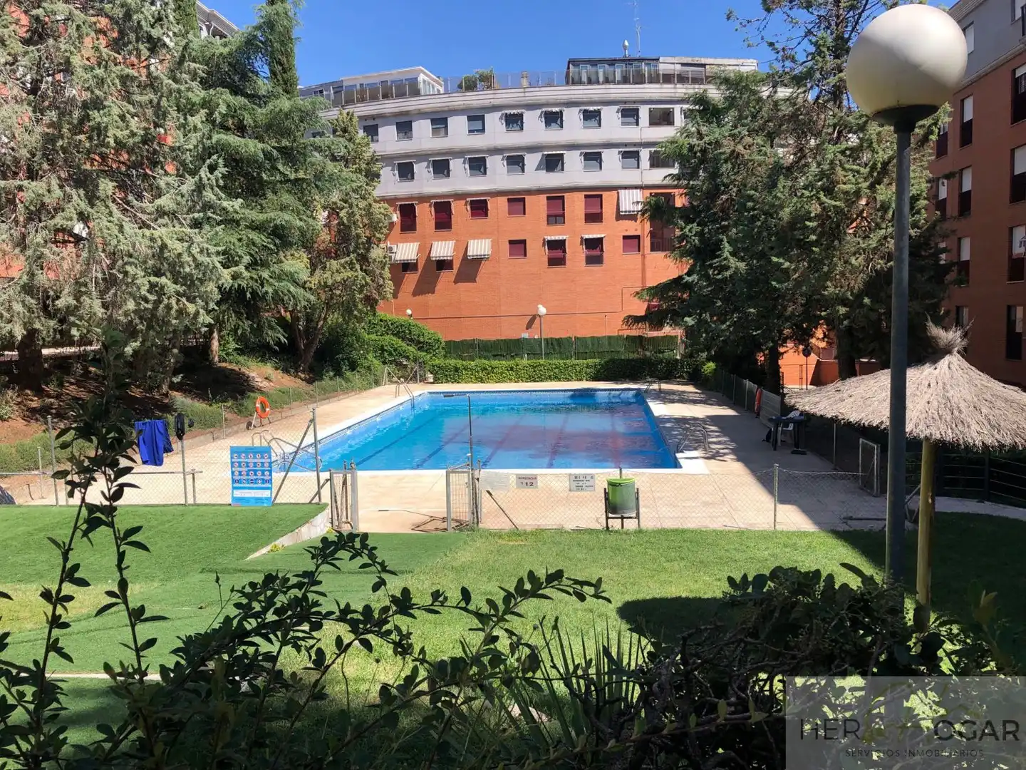 Piscina de Pis en venda en Toledo amb Calefacció, Parquet i Terrassa