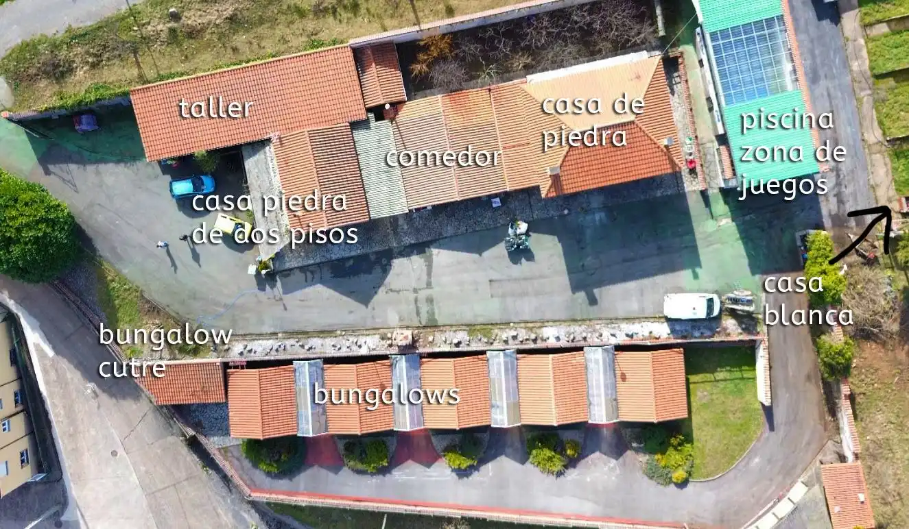 Aparcament de Casa o xalet en venda en Villagatón amb Aire condicionat, Calefacció i Jardí privat