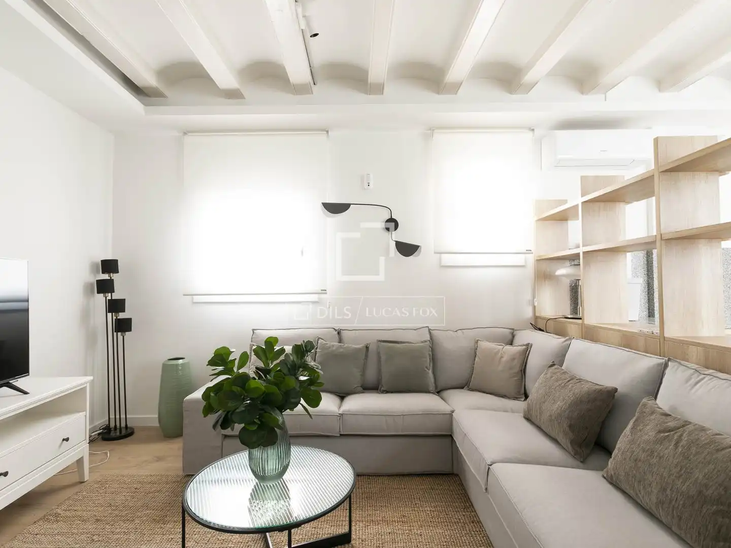 Sala d'estar de Pis en venda en Barcelona amb Aire condicionat, Terrassa i Moblat
