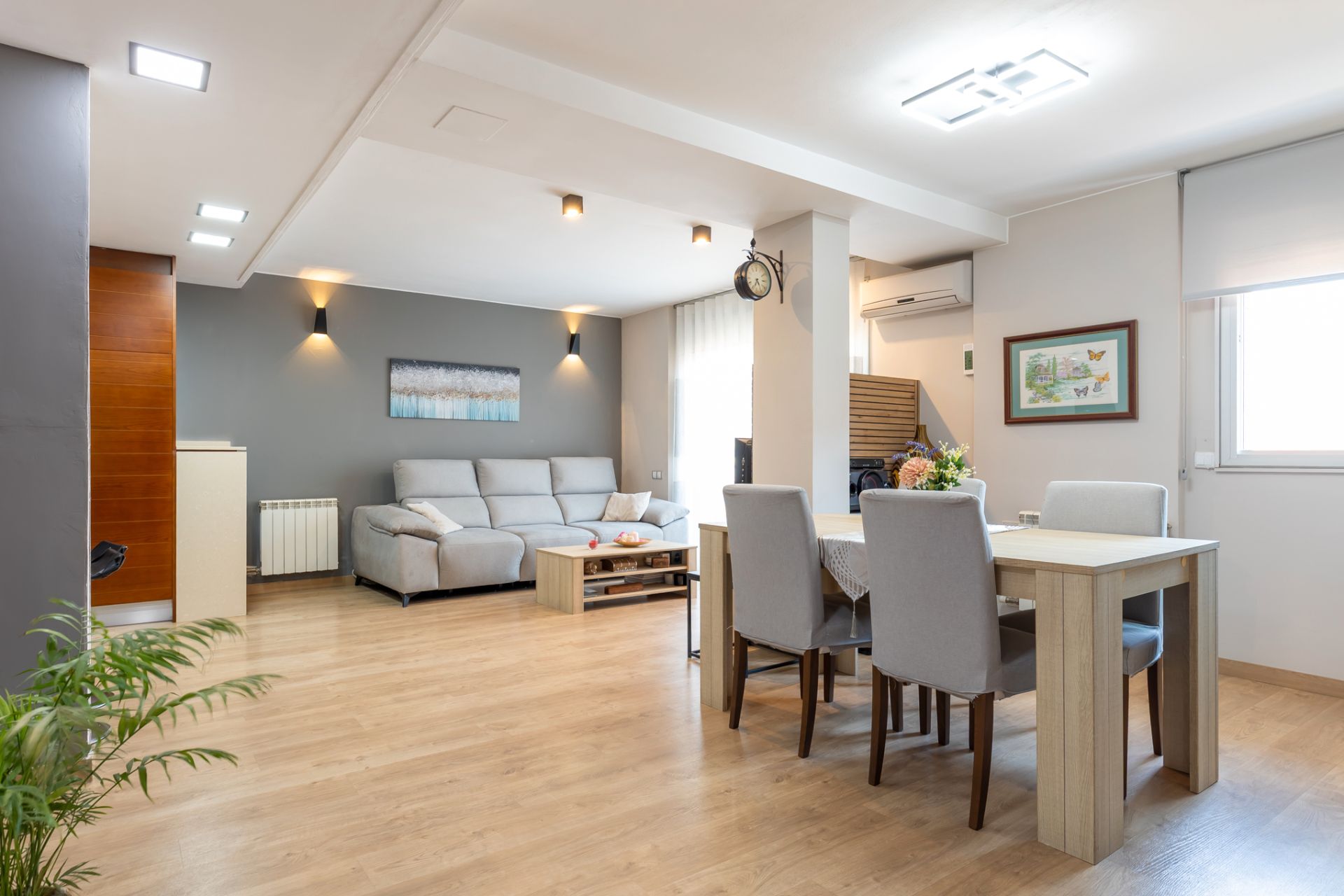 Living room of Attic for sale in Terrassa  with Air Conditioner, Heating and Parquet flooring