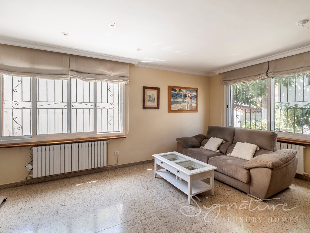 Sala de estar de Casa adosada en venta en Cerdanyola del Vallès con Aire acondicionado, Jardín privado y Terraza
