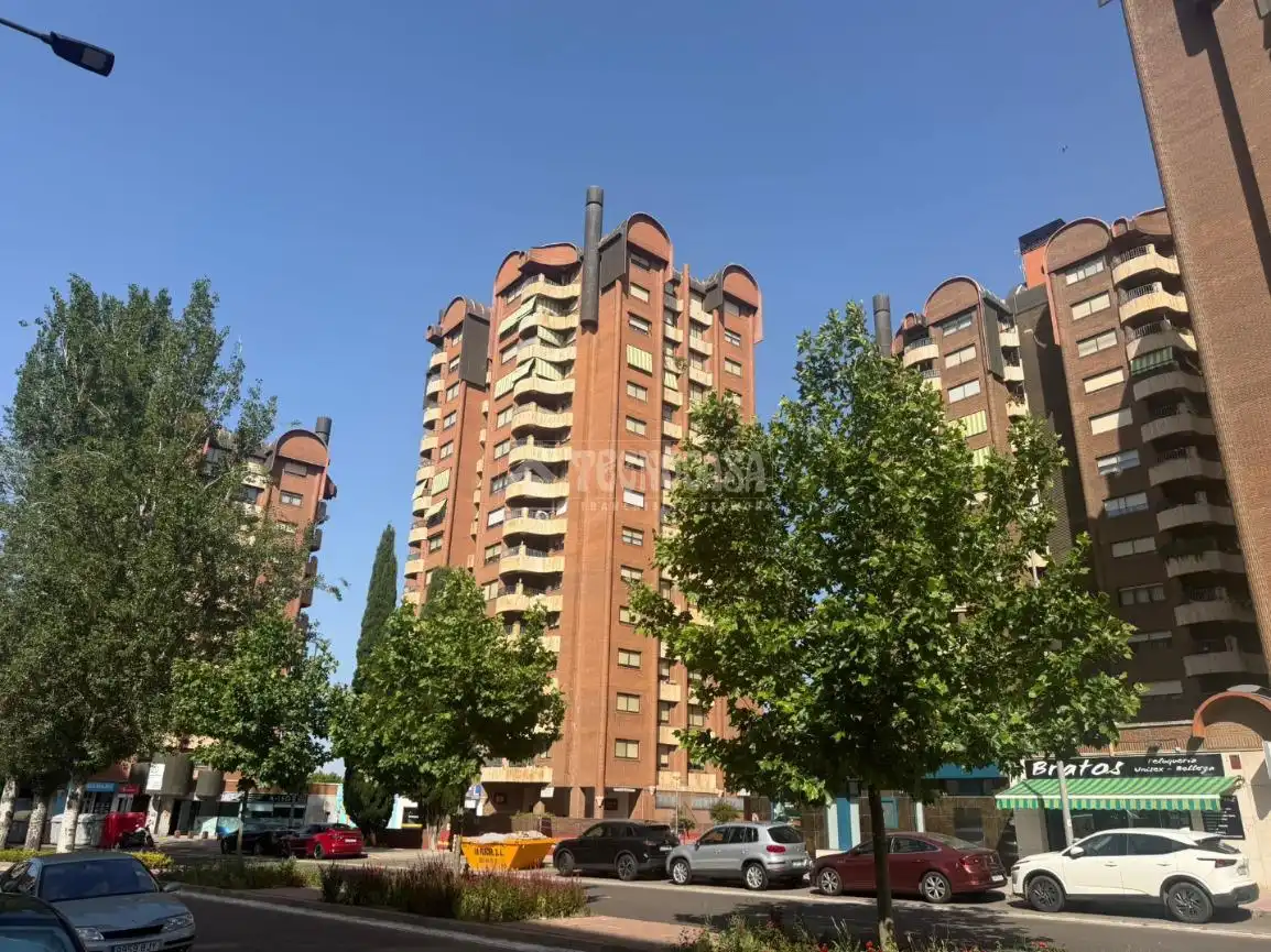 Vista exterior de Pis en venda en Valladolid amb Calefacció, Terrassa i Traster