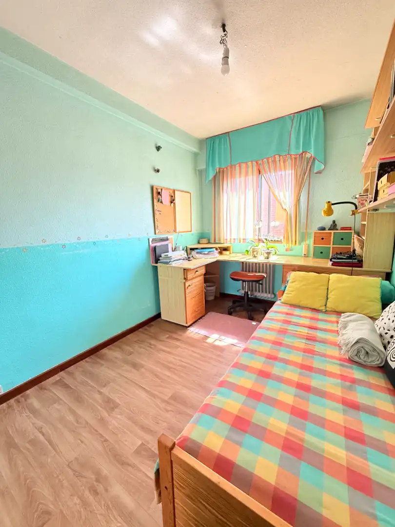 Habitación de Casa adosada en venta en San Sebastián de los Reyes con Aire acondicionado, Calefacción y Jardín privado