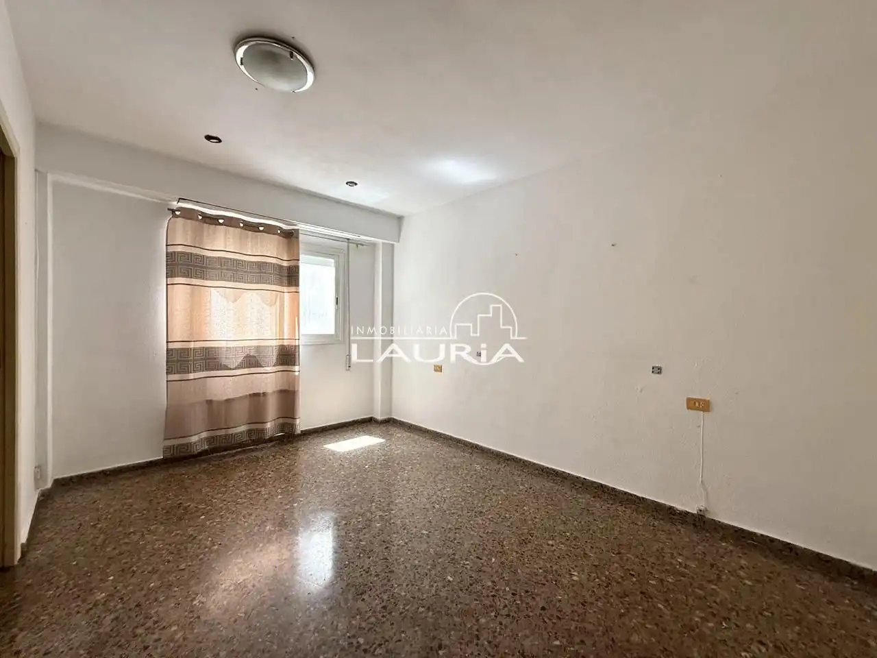 Vista exterior de Piso en venta en Valencia con Parquet y Balcón
