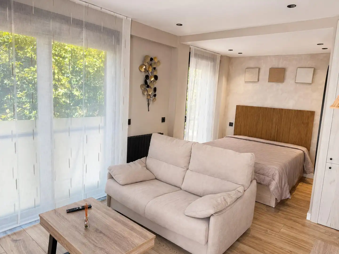Sala d'estar de Estudi de lloguer en Madrid amb Aire condicionat, Calefacció i Moblat