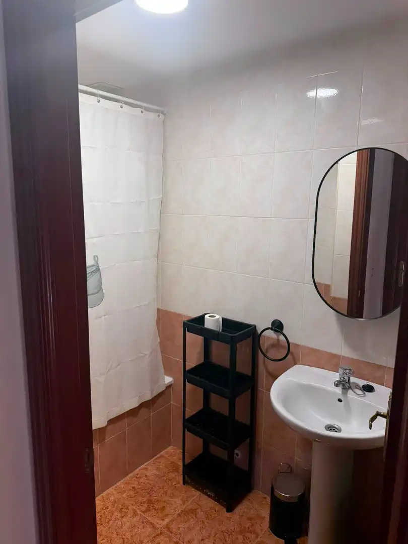 Badezimmer von Wohnungen zur Miete in Cáceres mit Klimaanlage, Heizung und Möbliert