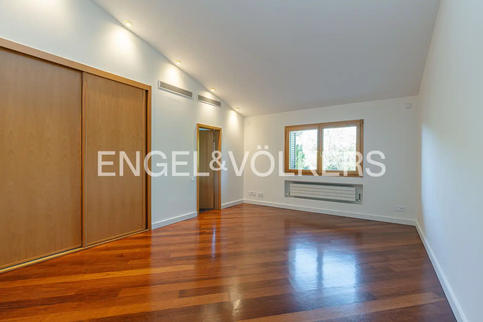 Sala d'estar de Casa o xalet de lloguer en Pozuelo de Alarcón amb Aire condicionat, Calefacció i Jardí privat