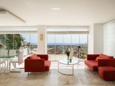 Detached house with balcony for sale in Las Chapas - El Rosario