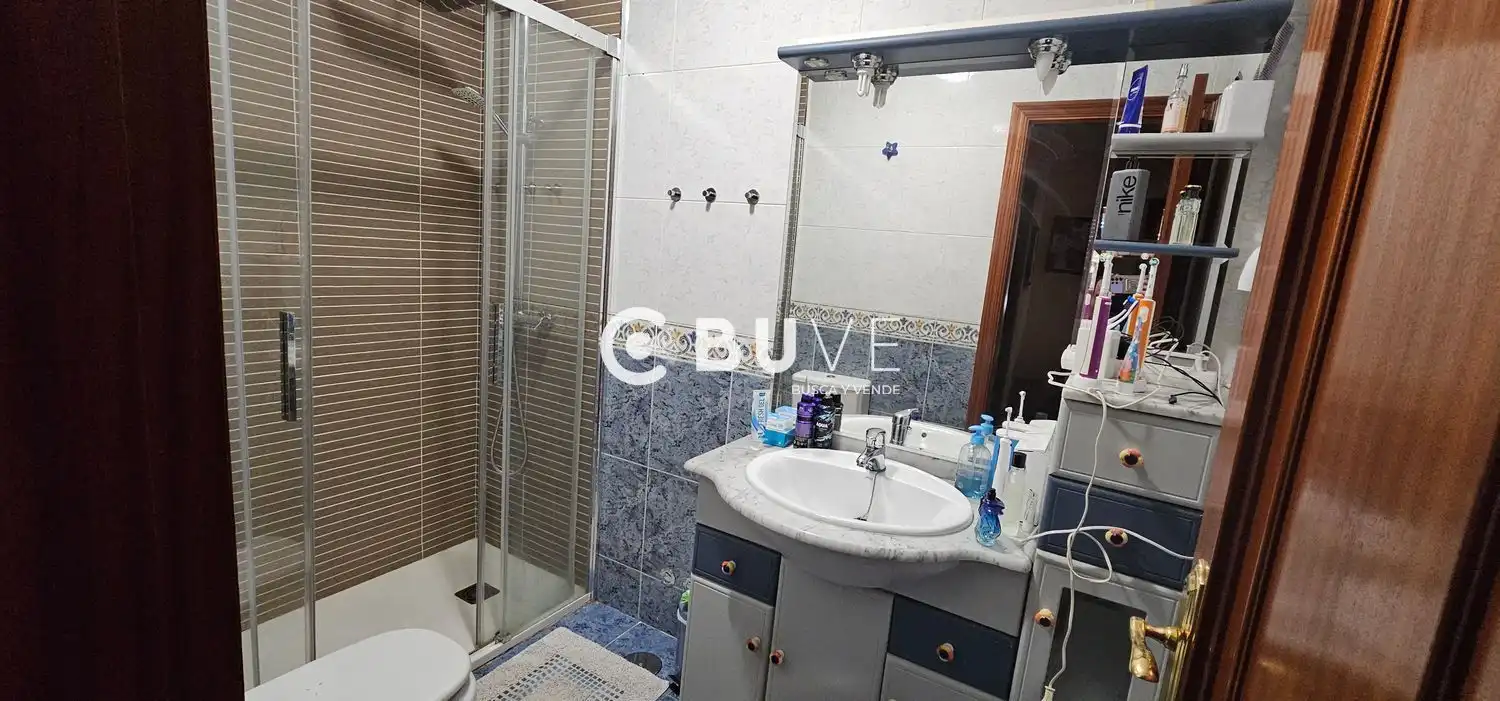Baño de Dúplex en venta en Teo con Calefacción, Trastero y Amueblado