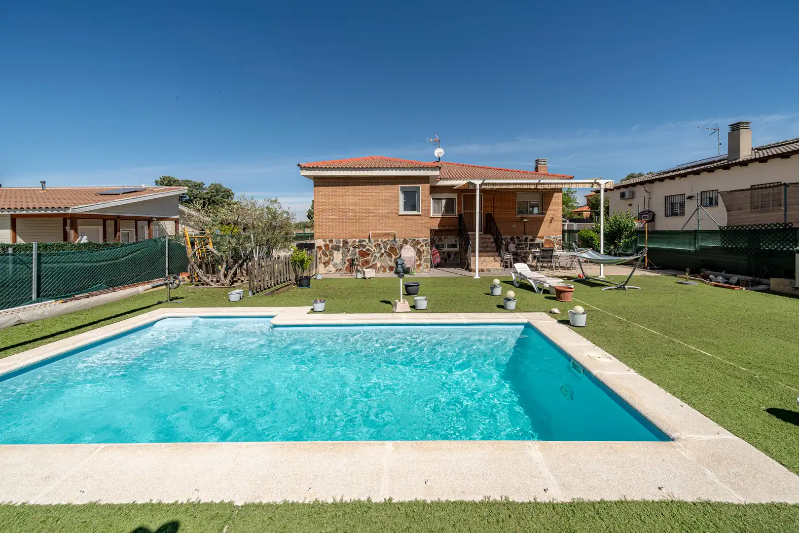 Piscina de Casa o chalet en venta en Chiloeches con Aire acondicionado, Calefacción y Jardín privado
