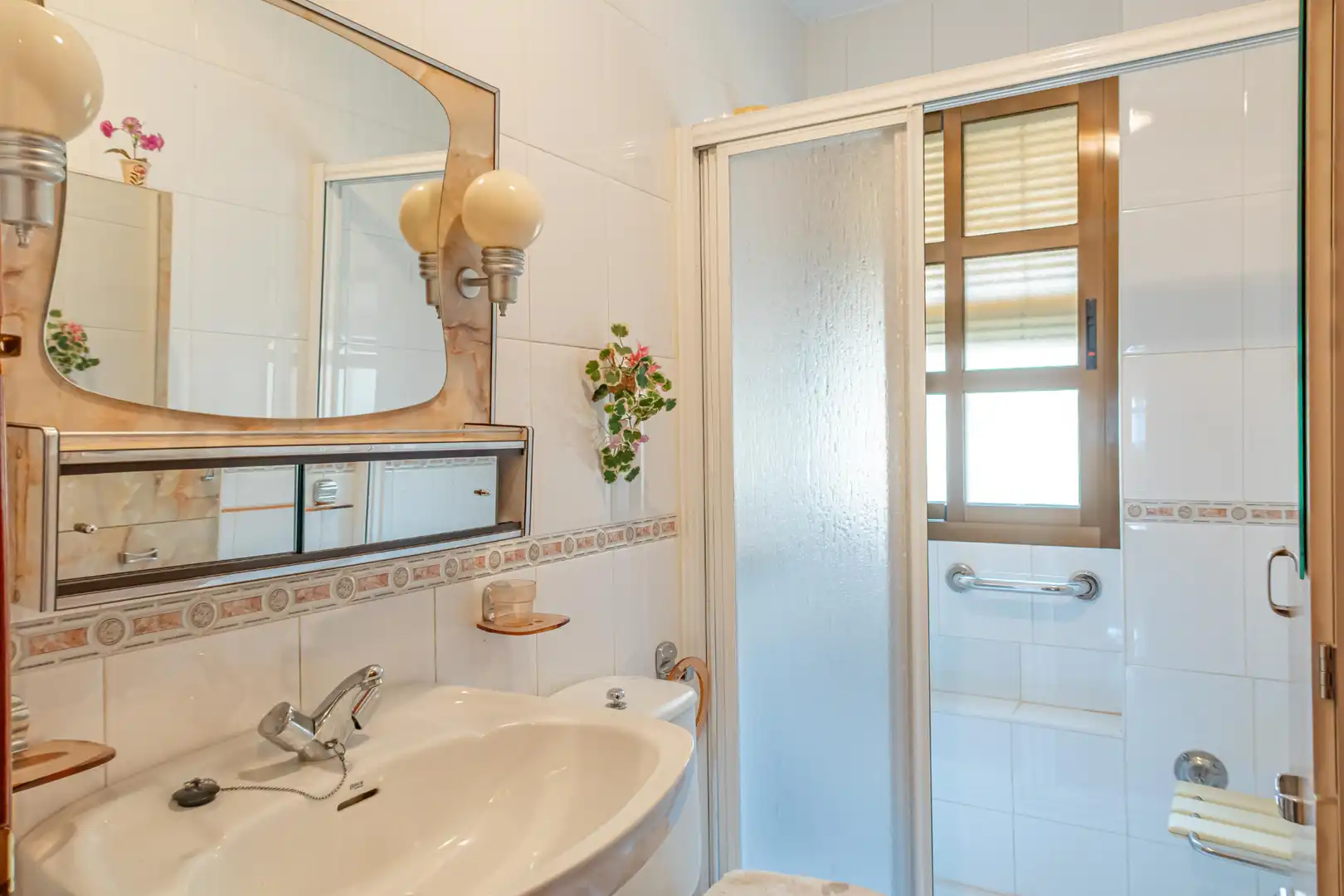 Baño de Apartamento en venta en Linares con Terraza, Amueblado y Lavadora