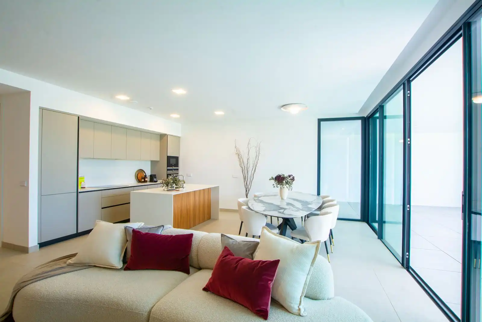 Sala d'estar de Planta baixa en venda en Marbella amb Aire condicionat, Calefacció i Jardí privat