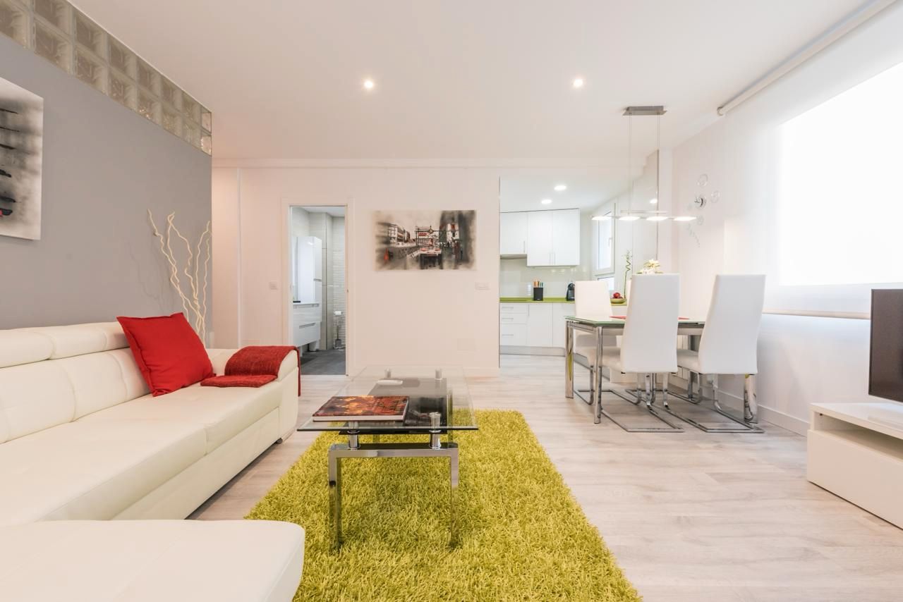 Sala d'estar de Pis en venda en  Madrid Capital amb Aire condicionat, Calefacció i Moblat