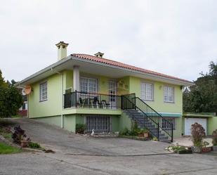 Vista exterior de Casa o xalet en venda en Narón amb Jardí privat, Terrassa i Piscina