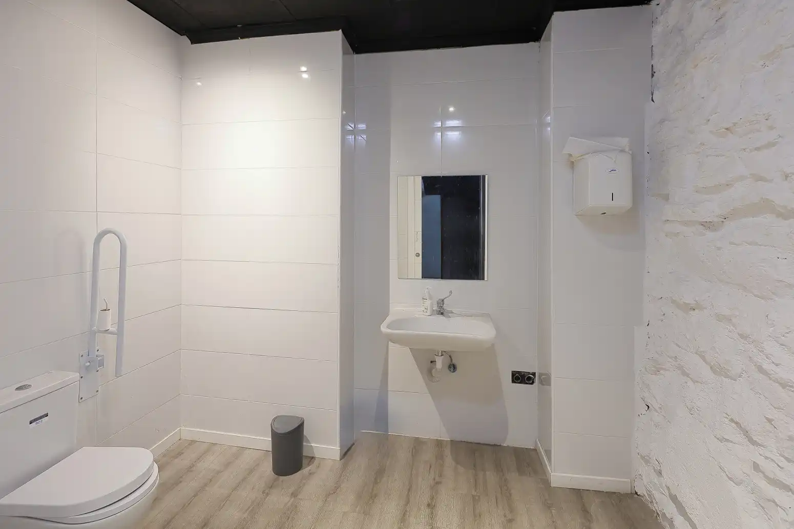Badezimmer von Geschaftsraum zur Miete in Gijón  mit Klimaanlage