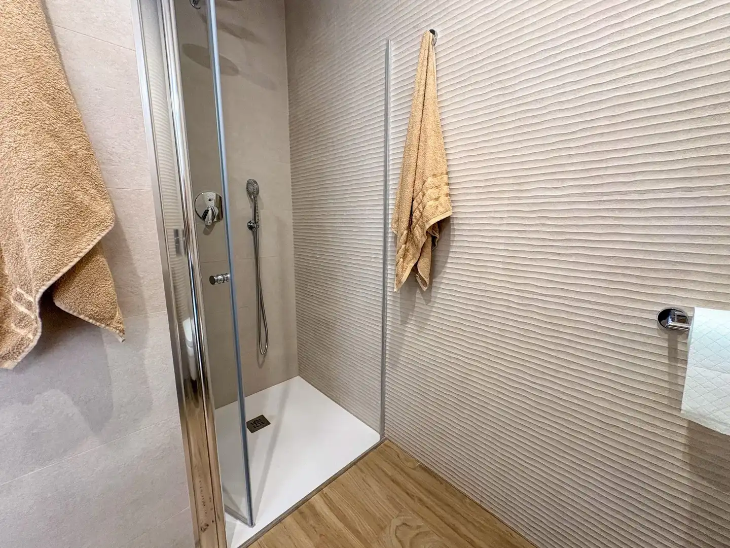 Baño de Piso de alquiler en Torrevieja con Aire acondicionado, Calefacción y Jardín privado