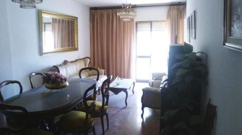 Piso en el distrito de Pueblonuevo Al lado del Mercadona con una superficie de 110 m2 consta de hall, 3 dormitorios, salón-comedor, imatge 2