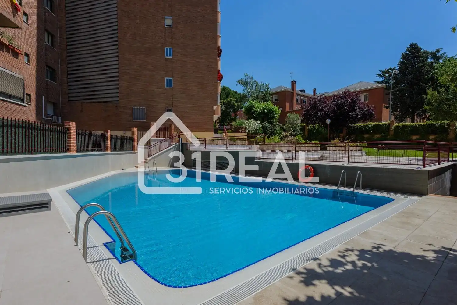 Piscina de Piso en venta en Madrid con Calefacción, Jardín privado y Terraza