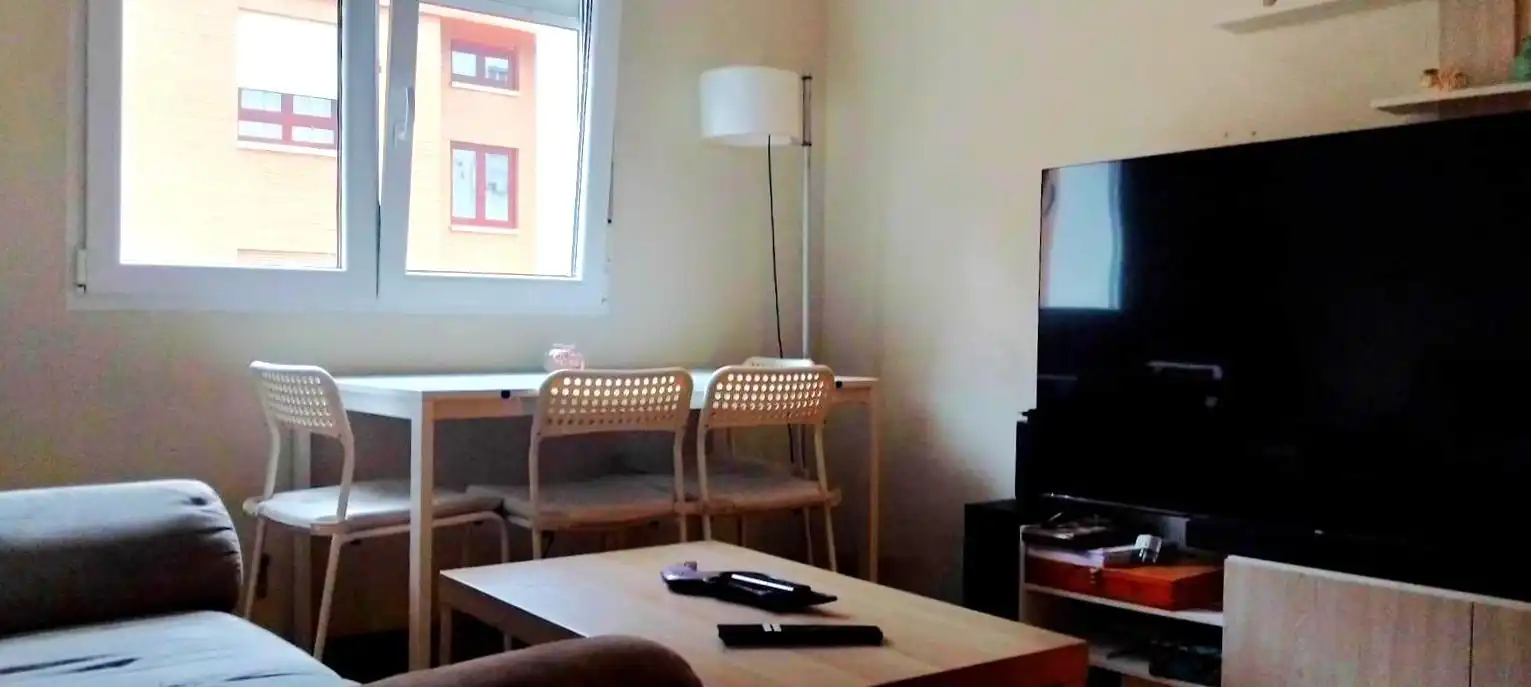 Wohnzimmer von Wohnung zur Miete in Oviedo  mit Heizung, Abstellraum und Möbliert