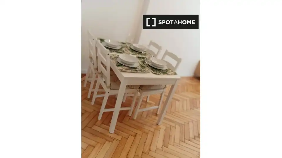 Room in Plaza Industria