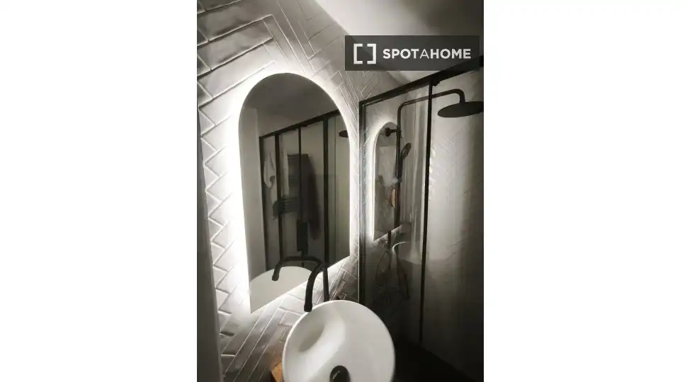 Baño de Piso de alquiler en Madrid con Aire acondicionado, Calefacción y Amueblado