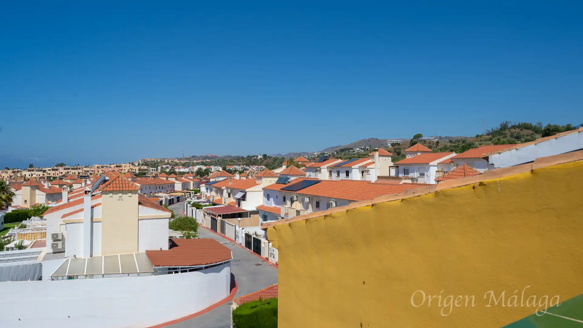 Vista exterior de Casa adosada en venta en Vélez-Málaga con Calefacción, Jardín privado y Terraza