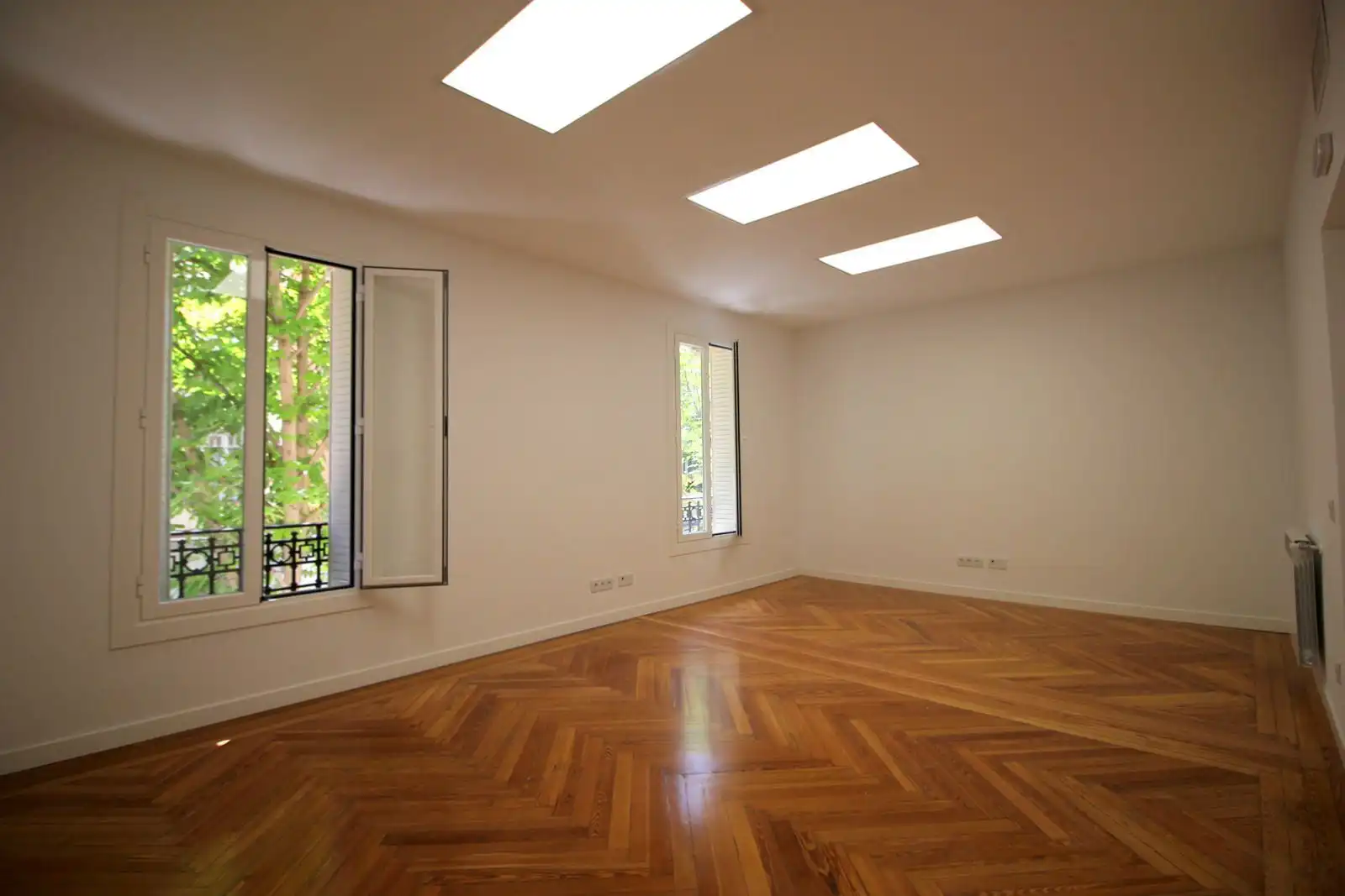 Sala d'estar de Oficina de lloguer en Madrid amb Calefacció