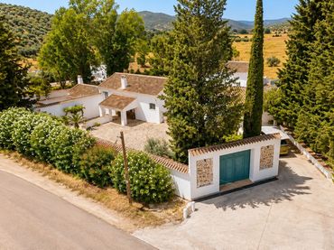 Casa rústica con piscina en venta en Villanueva del Rosario