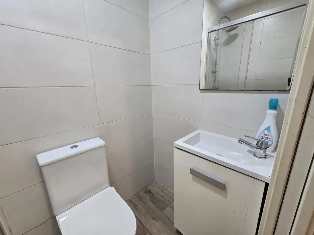 Baño de Estudio en venta en Madrid con Horno y Lavadora