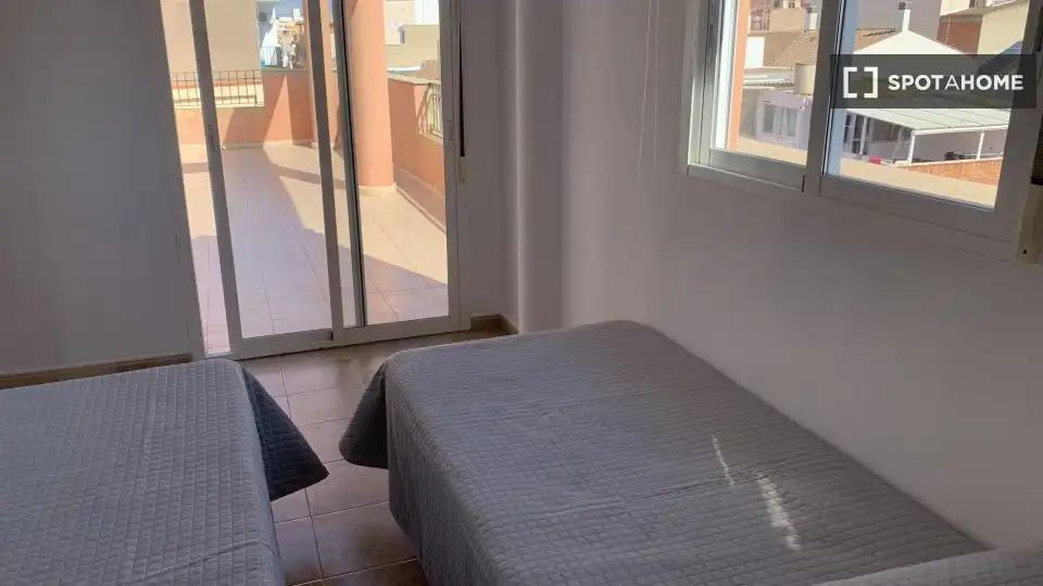 Habitación de Piso de alquiler en Sagunto / Sagunt con Aire acondicionado, Calefacción y Amueblado