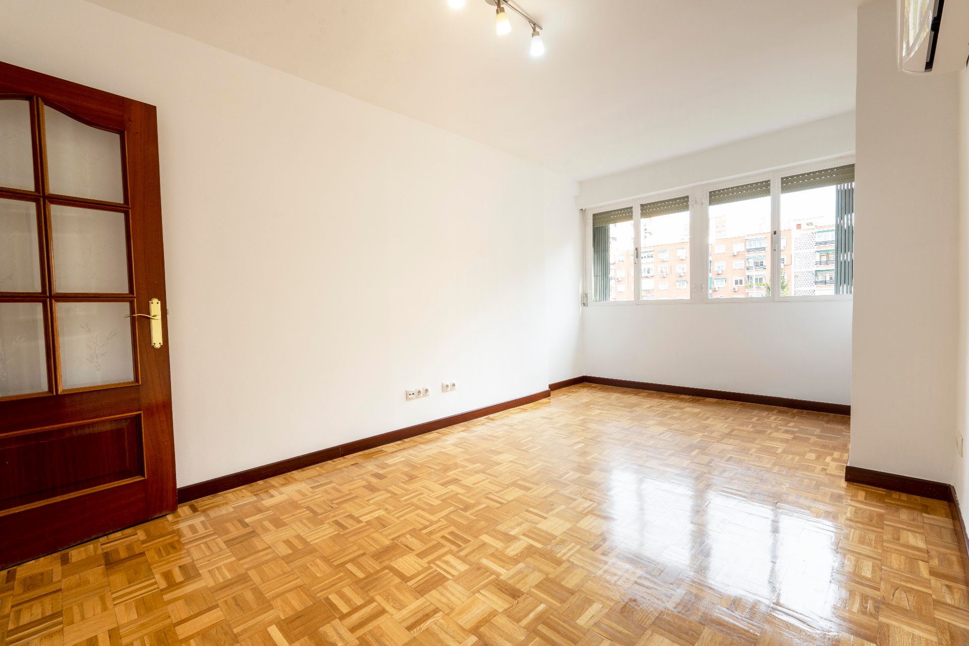 Habitación de Piso de alquiler en  Madrid Capital con Aire acondicionado, Calefacción y Parquet