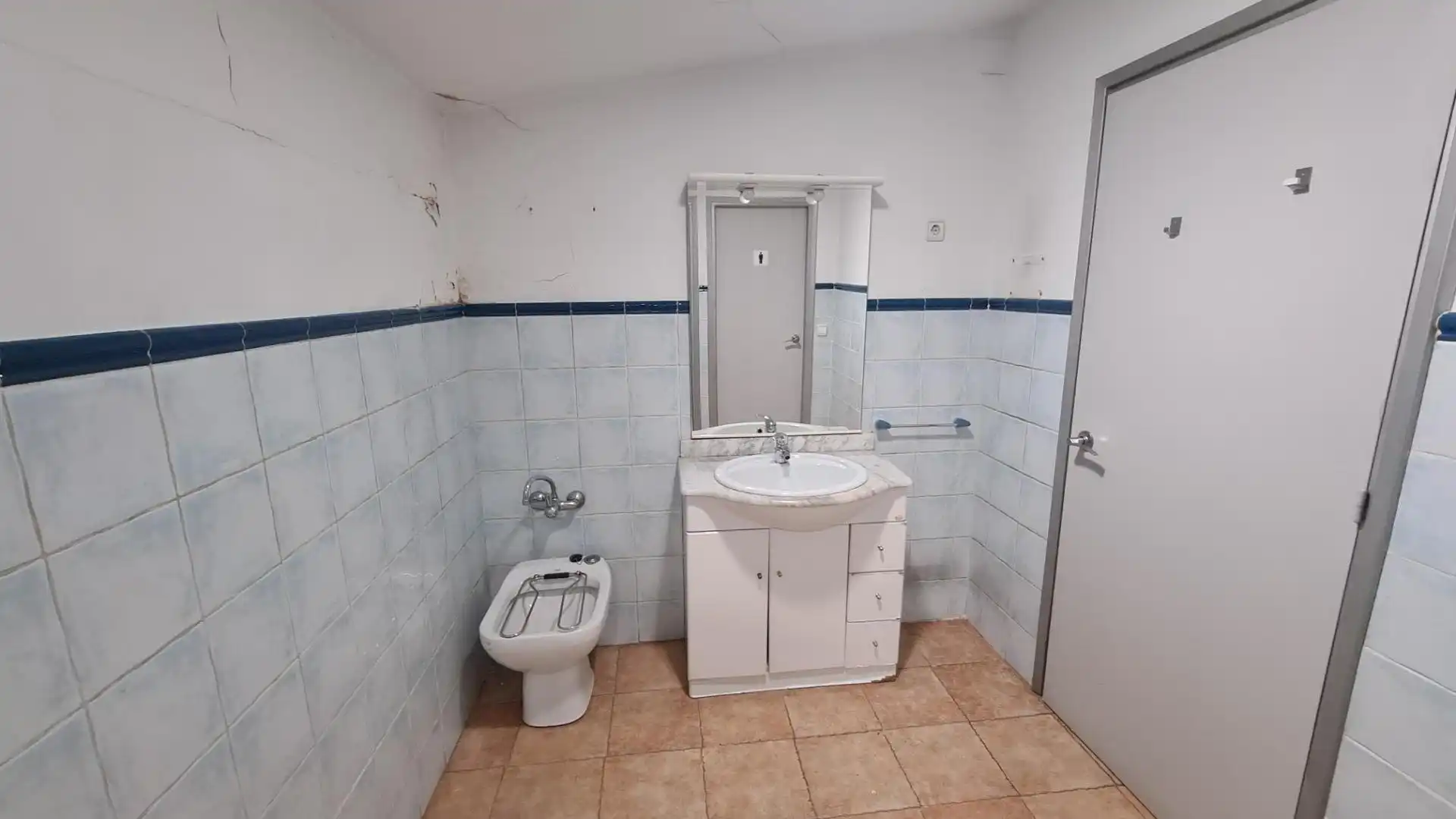 Badezimmer von Fabrikhallen zum Verkauf in Sant Celoni