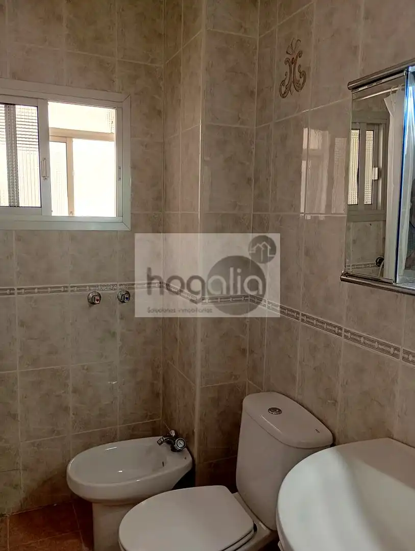 Baño de Piso de alquiler en Sevilla con Terraza y Amueblado