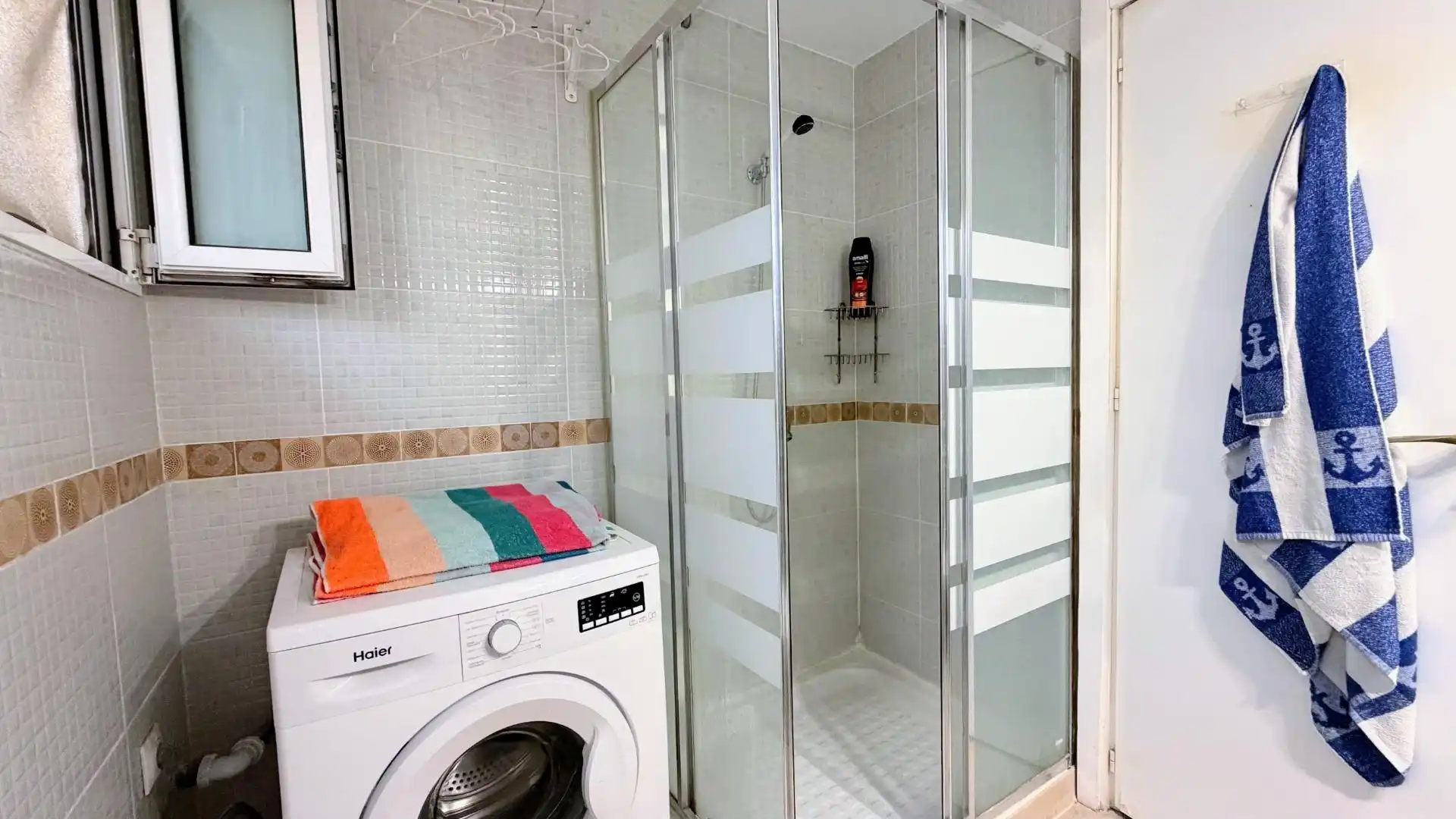 Badezimmer von Wohnung zum Verkauf in Torremolinos mit Klimaanlage, Heizung und Privatgarten