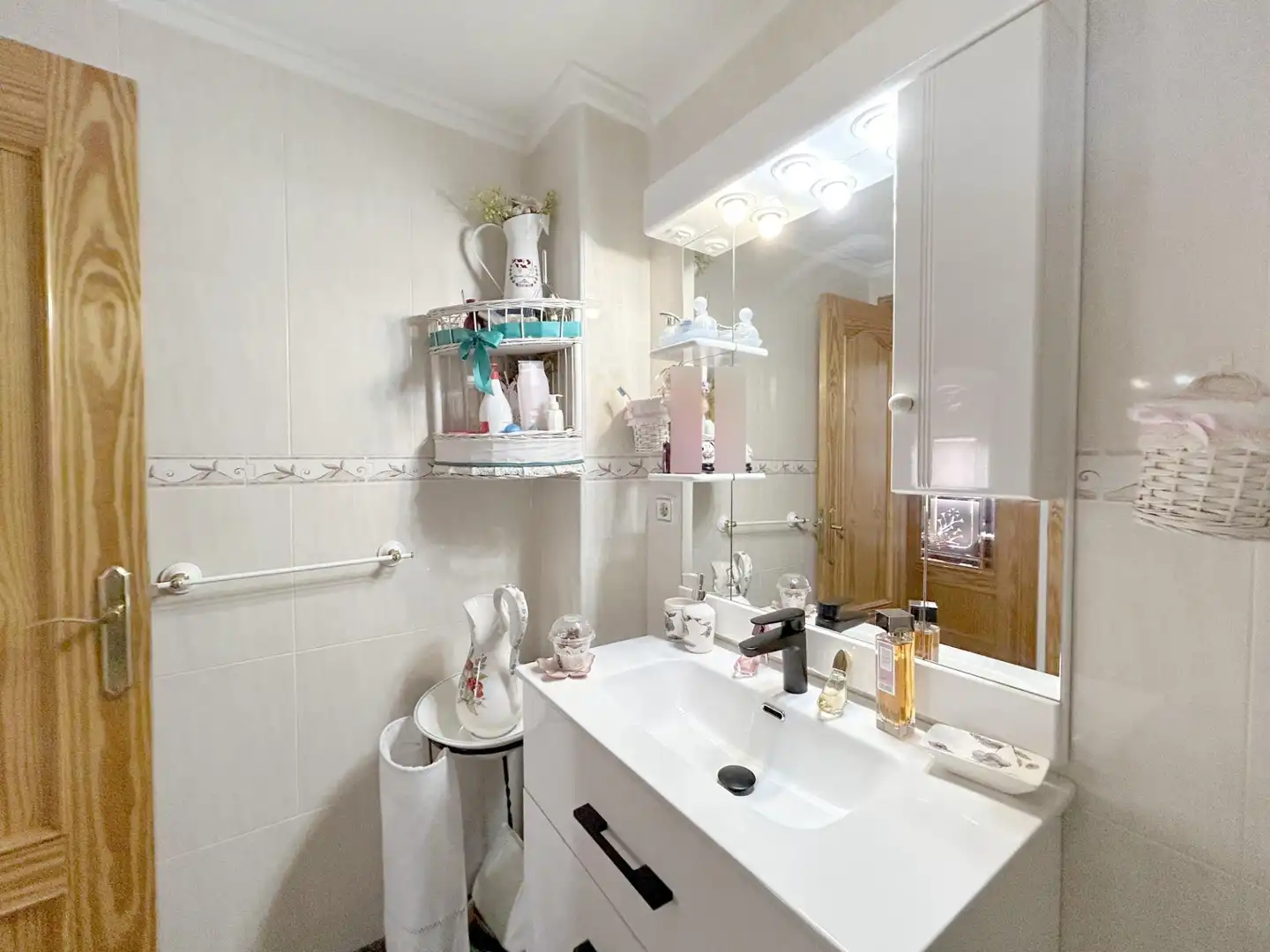 Baño de Piso en venta en Novelda con Aire acondicionado, Trastero y Alarma