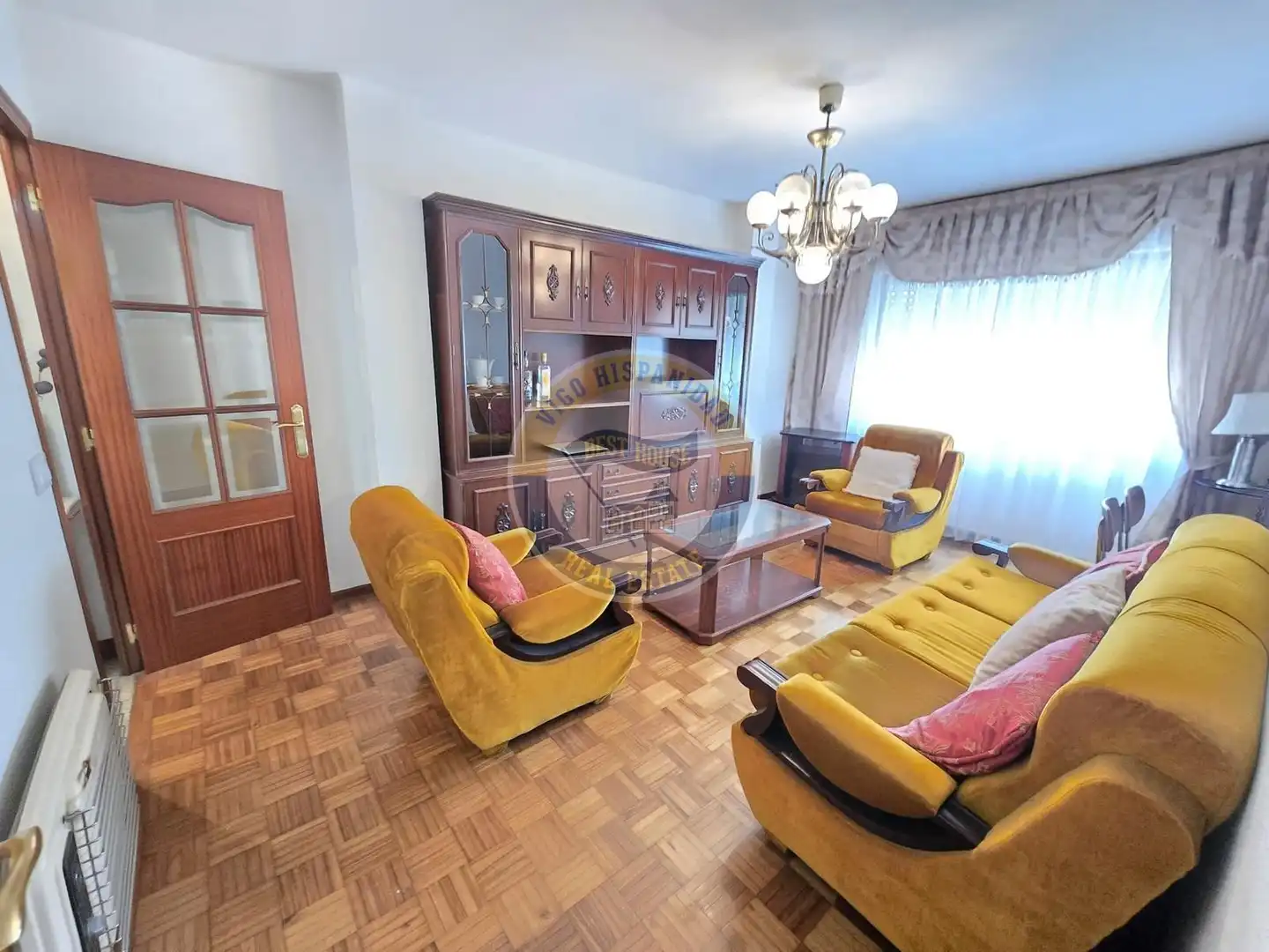 Sala de estar de Piso de alquiler en Vigo  con Calefacción, Parquet y Amueblado