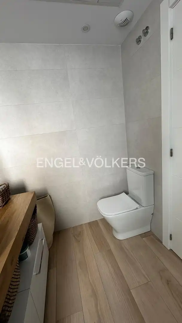 Baño de Piso de alquiler en Madrid con Aire acondicionado, Calefacción y Jardín privado