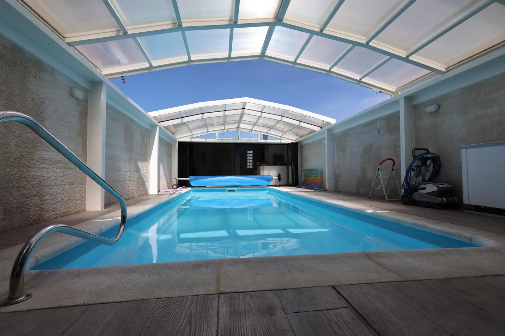 Piscina de Casa adosada en venta en Ponferrada con Aire acondicionado, Calefacción y Terraza