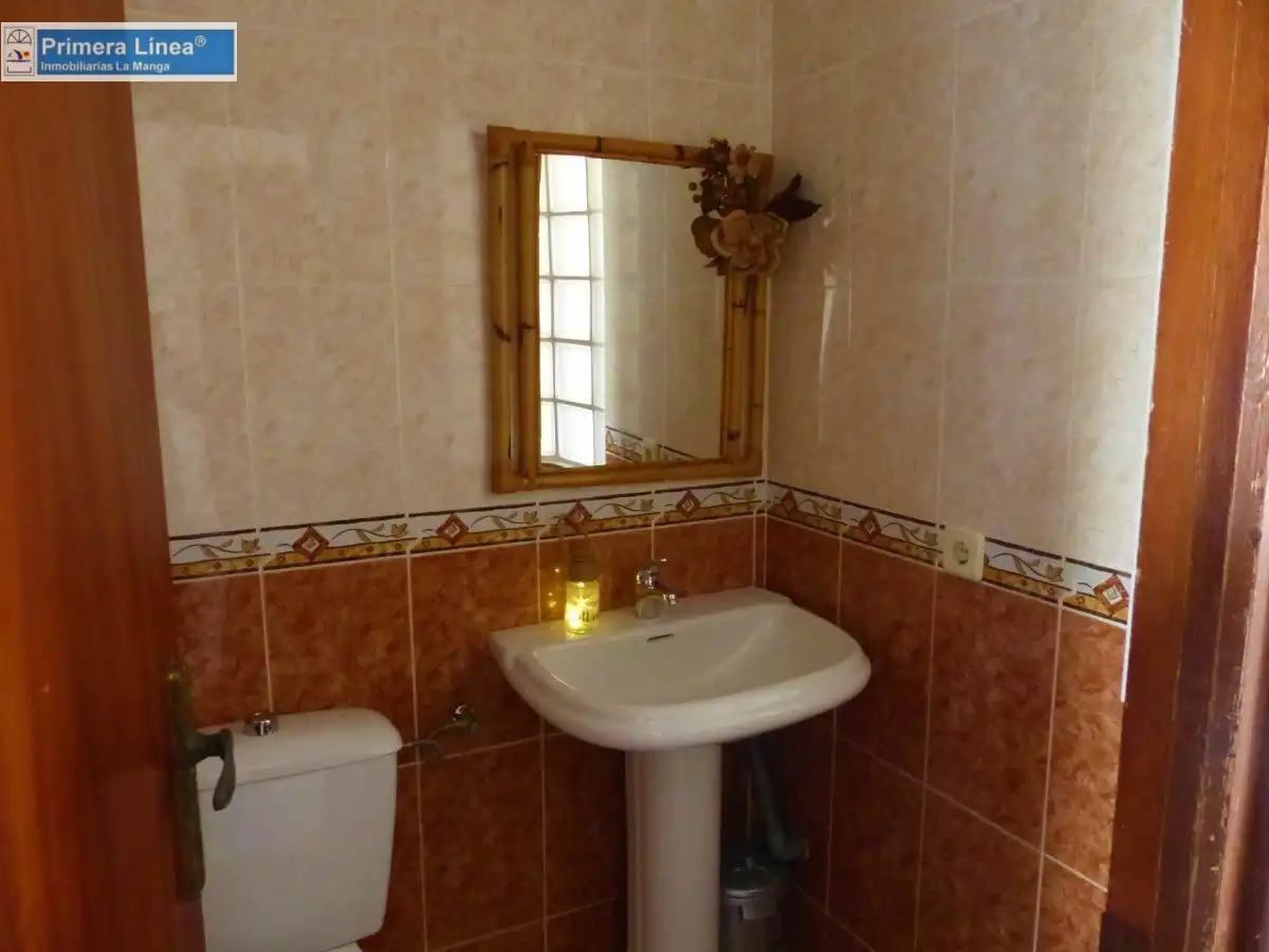 Baño de Casa adosada en venta en Cartagena con Jardín privado, Trastero y Amueblado