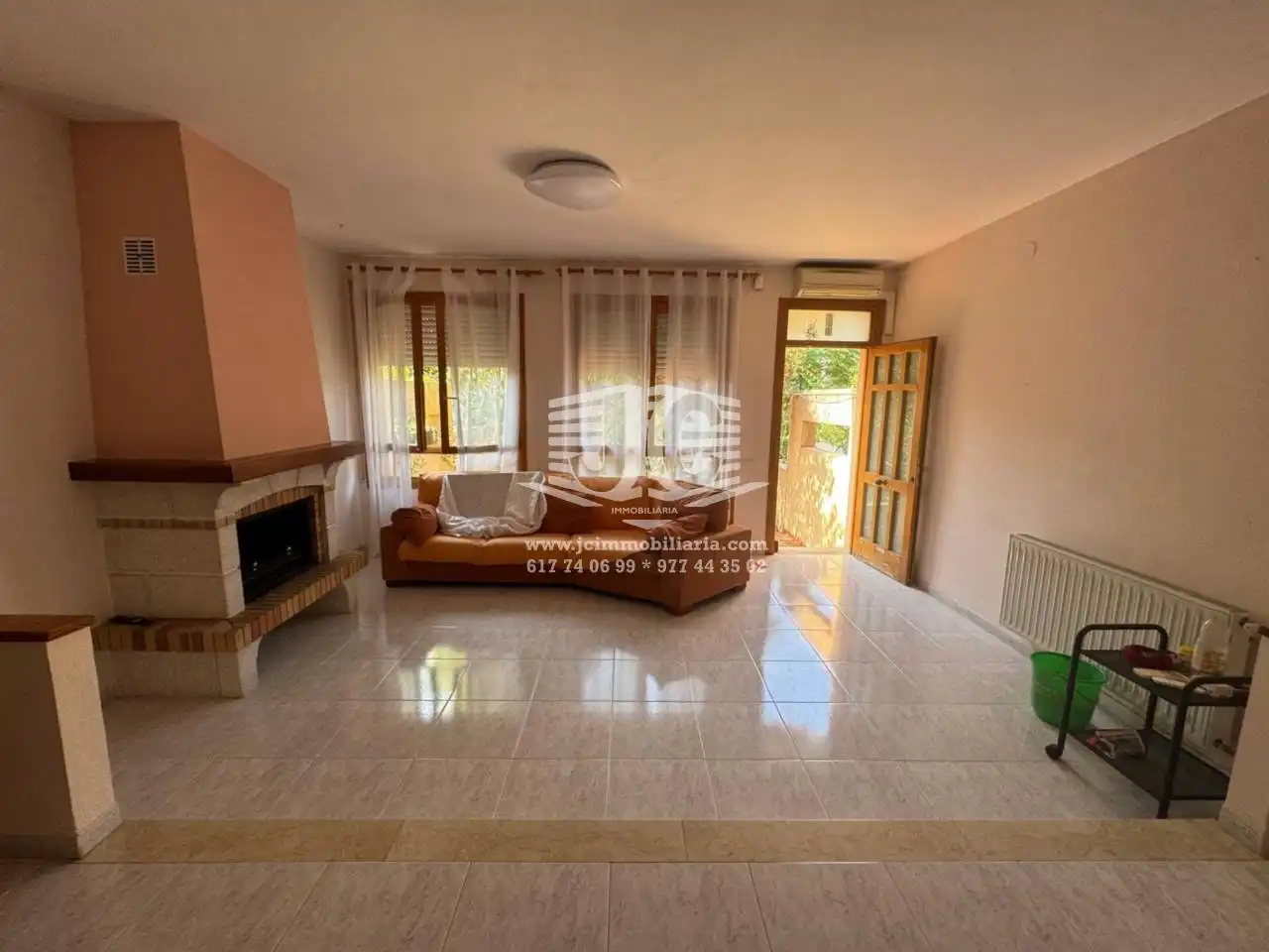 Sala d'estar de Casa o xalet en venda en Tortosa amb Aire condicionat, Calefacció i Jardí privat