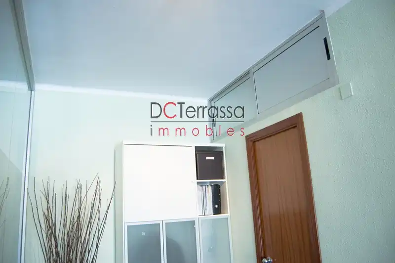 Dormitori de Local en venda en Terrassa amb Aire condicionat, Calefacció i Moblat