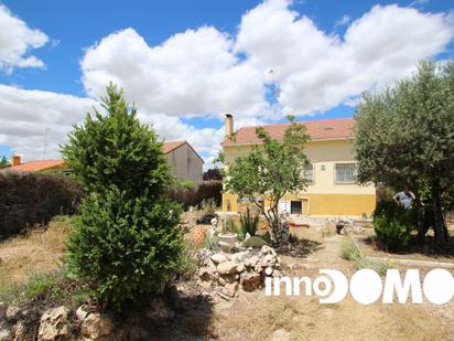 Jardí de Casa o xalet en venda en Lillo