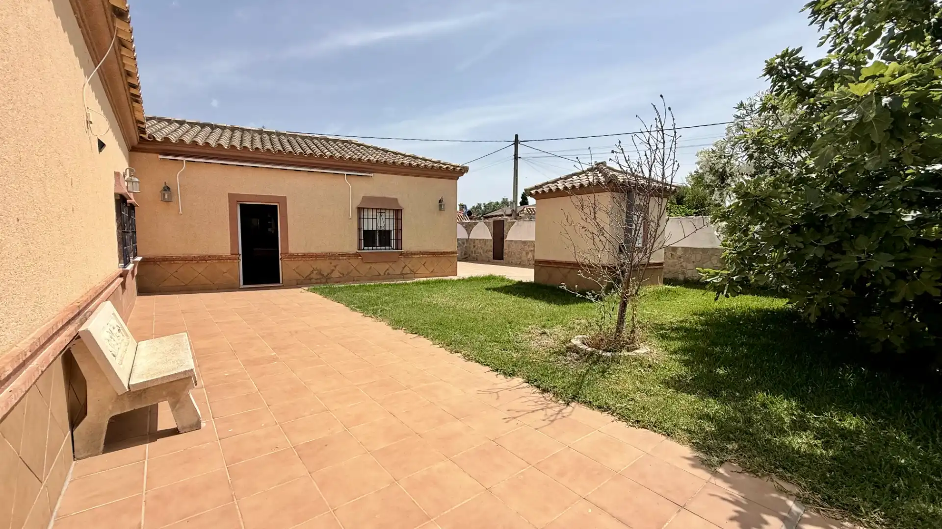 Vista exterior de Casa o chalet en venta en Chiclana de la Frontera con Aire acondicionado, Calefacción y Jardín privado