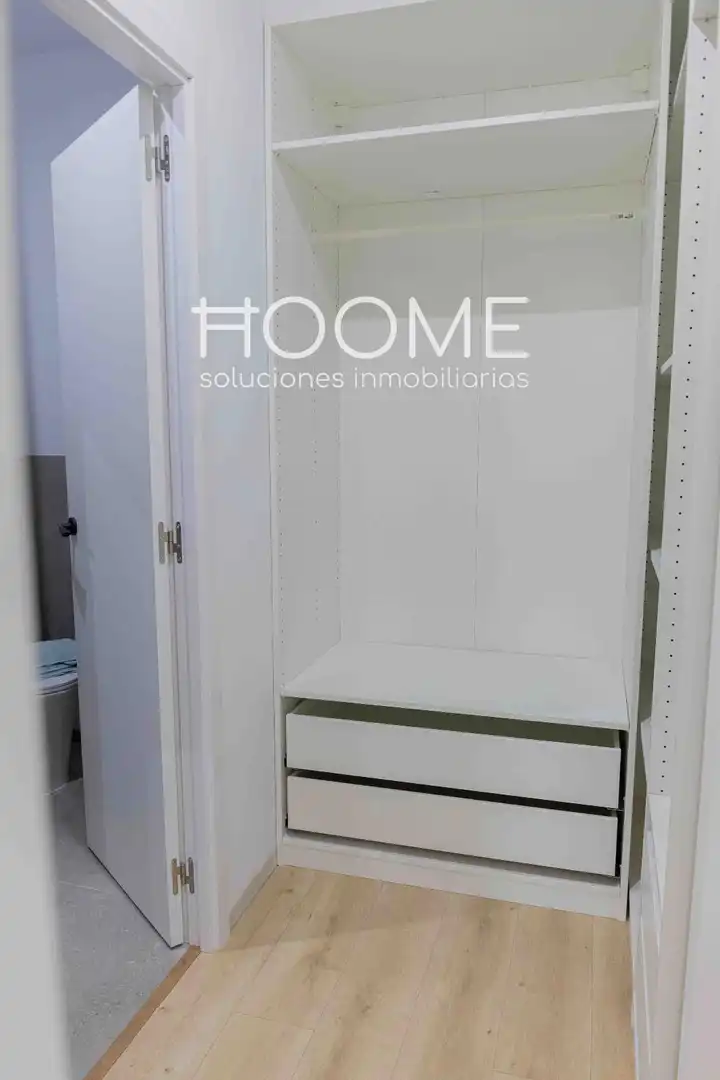 Bedroom of Flat for sale in San Sebastián de los Reyes  with Air Conditioner, Heating and Parquet flooring